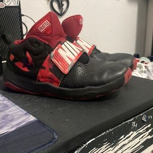 Nike Team Hustle Basketball Shoes